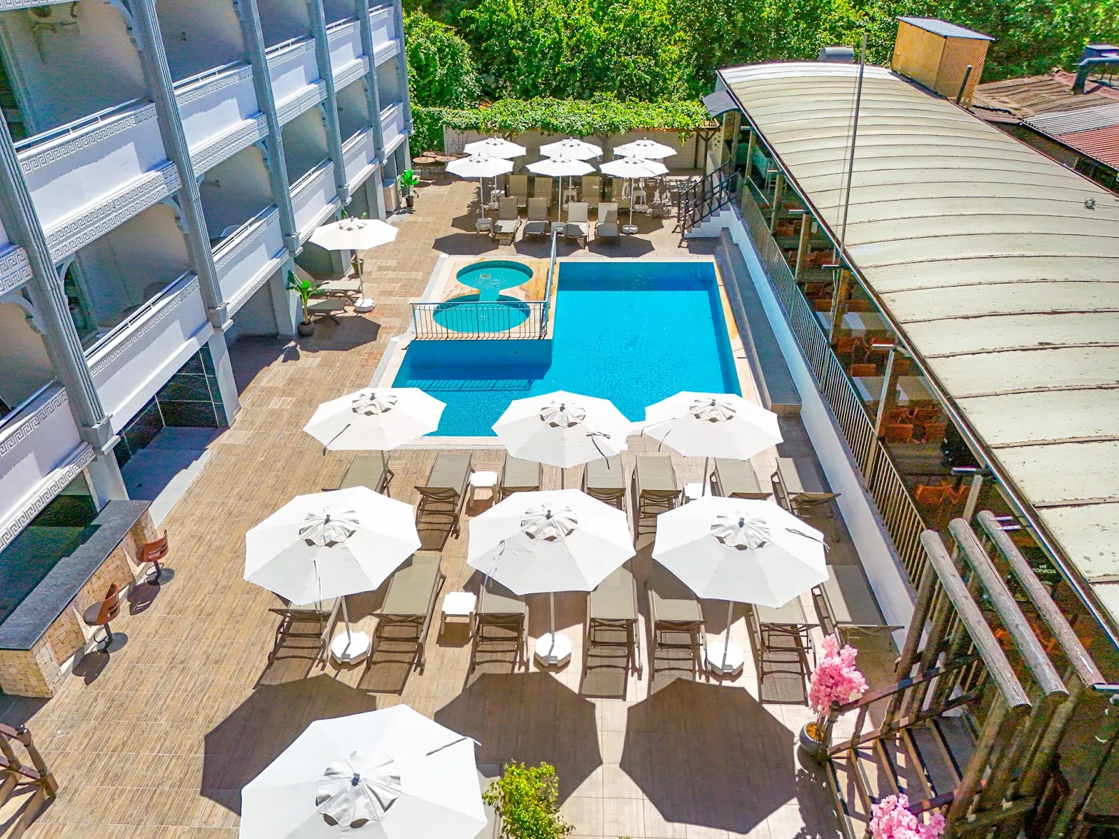 Kale Castle Hotel havuz ve güneşlenme alanı
